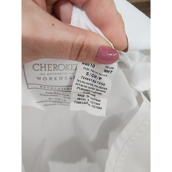 2 Cherokee Workwear Revolution Women's Scrub Top Size Small White V-neck - Picture 6 of 8